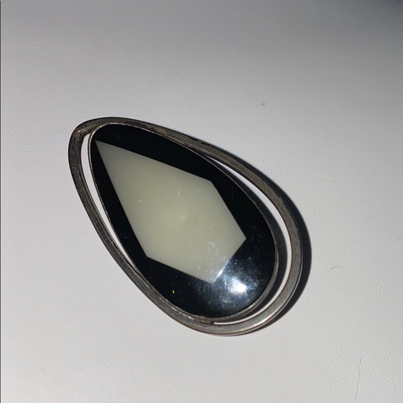 Vintage Mother of Pearl Onyx Brooch - Picture 1 of 4